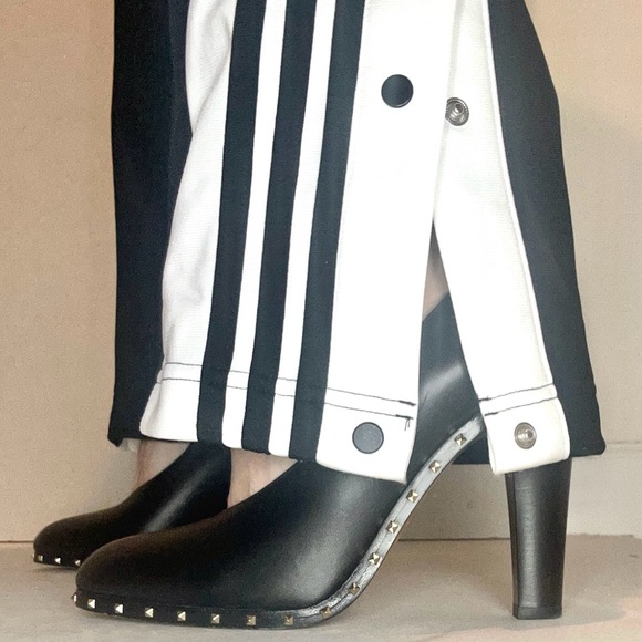 Valentino Garavani Soul RockStud Leather Mary Jane Pump NeutralSize 38.5
